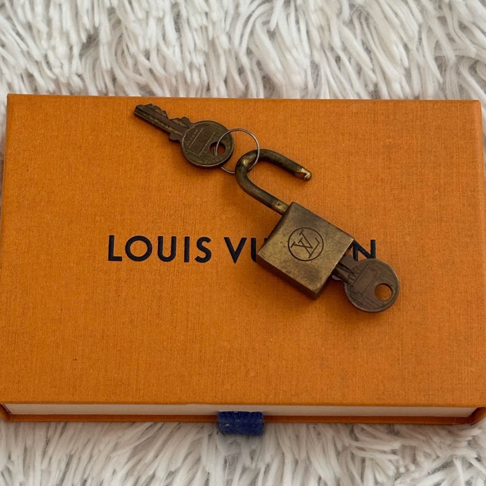 Louis Vuitton lock & keys vintage - Picture 7 of 11